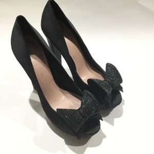 ✅SOLD✅ Vince Camuto black size 9 satin heels